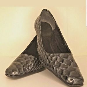 Aerosole Gray Snakeskin Pumps